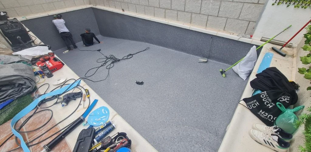 Diferencias entre piscinas estándar y personalizada