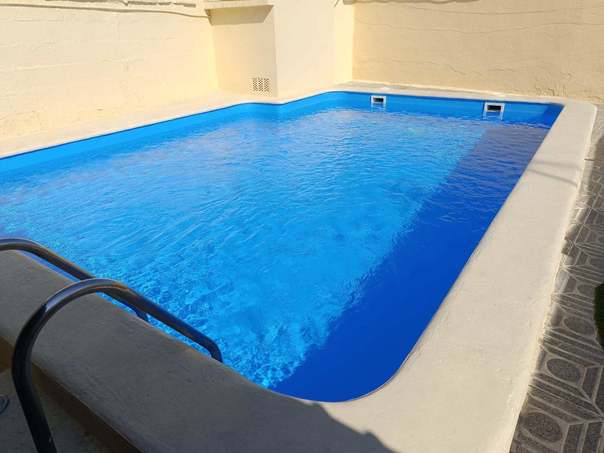 Acabado de piscina con lámina armada Renolit