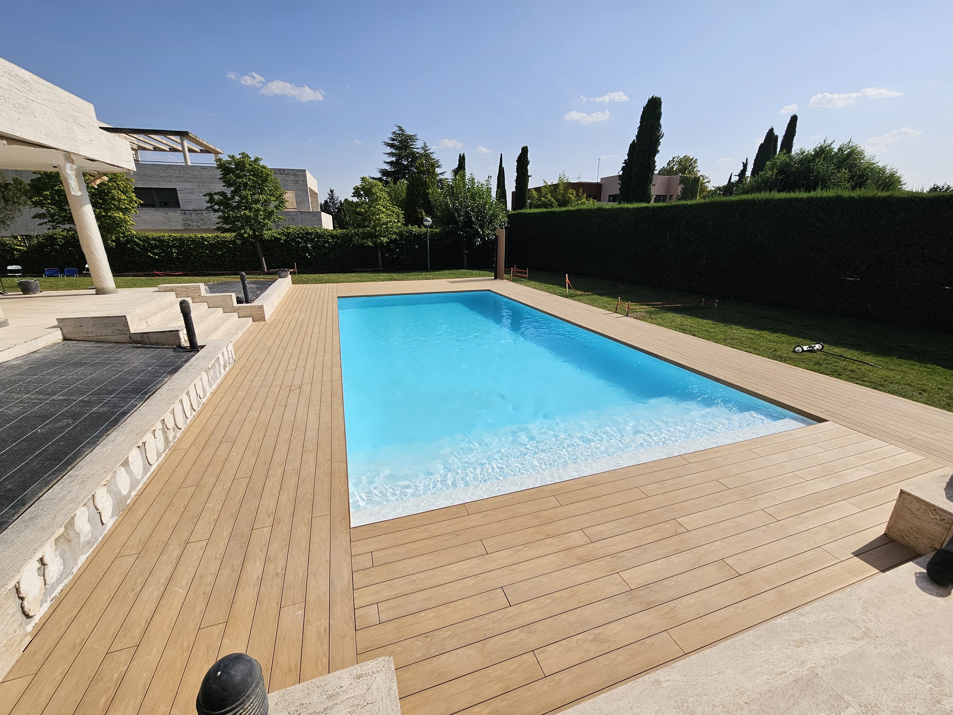 Piscina rehabilitada con lámina armada Renolit en Madrid